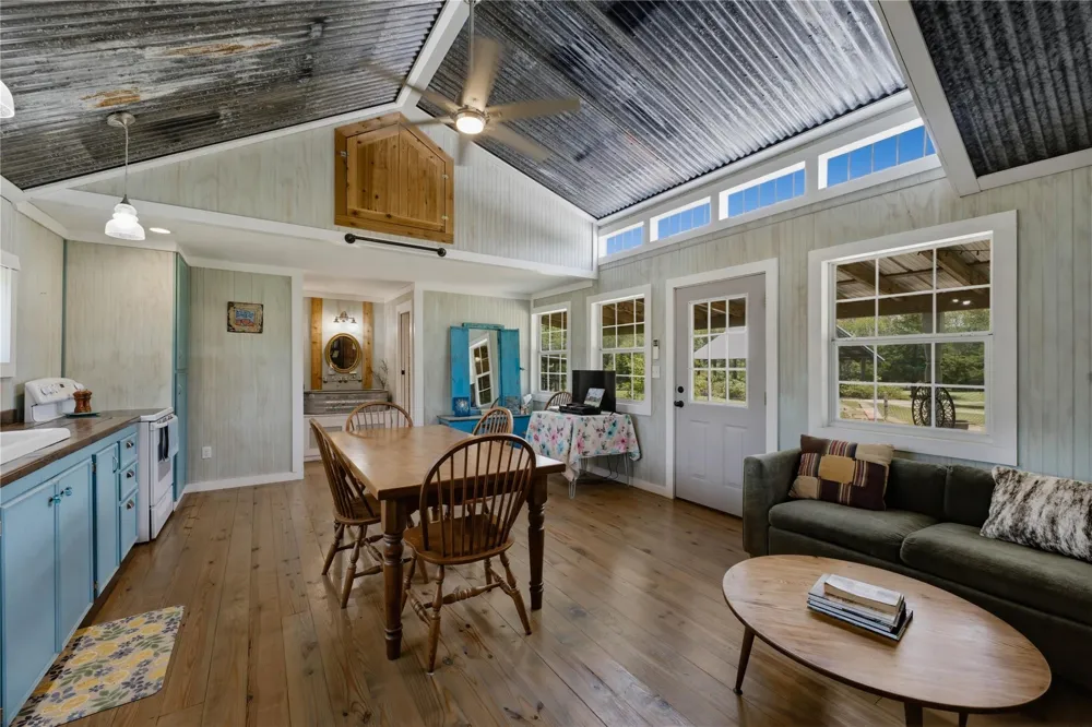 5601 Wickel Road Burton, TX 77835