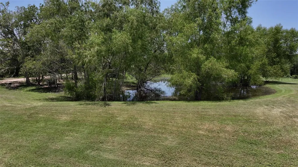 5601 Wickel Road Burton, TX 77835