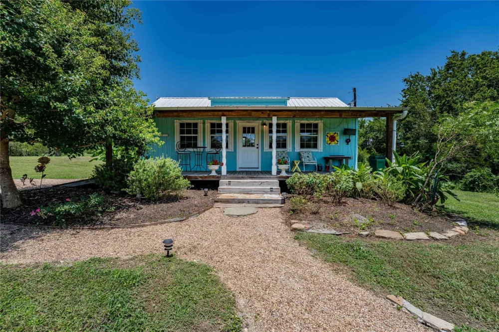 5601 Wickel Road Burton, TX 77835