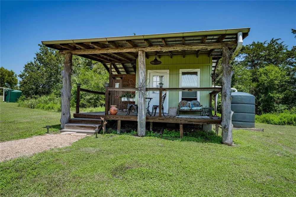 5601 Wickel Road Burton, TX 77835