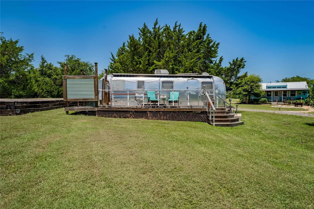 5601 Wickel Road Burton, TX 77835
