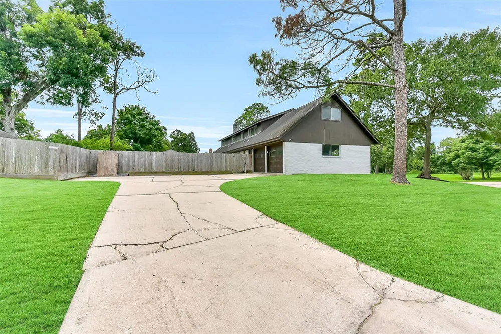15503 Wandering Trail Friendswood, TX 77546