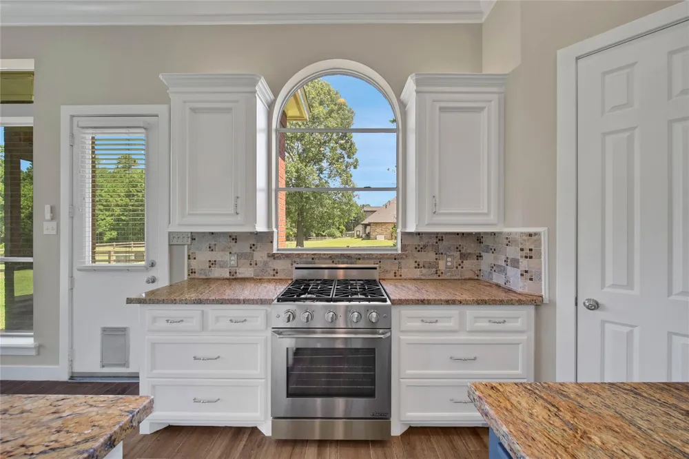 15444 Crown Oaks Drive Montgomery, TX 77316