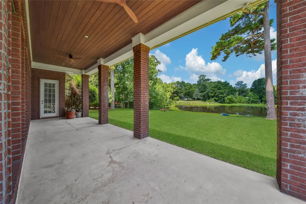 15444 Crown Oaks Drive Montgomery, TX 77316