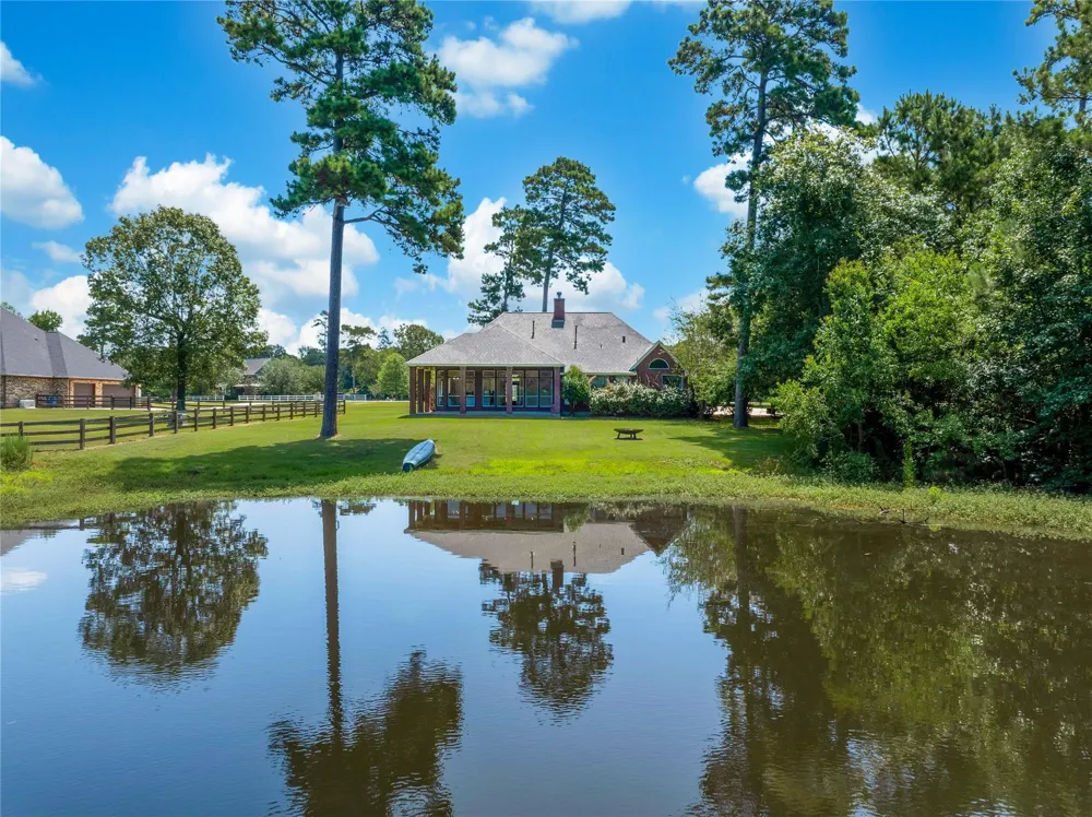 15444 Crown Oaks Drive Montgomery, TX 77316
