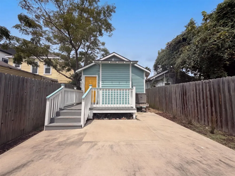 2819 Avenue K Galveston, TX 77550