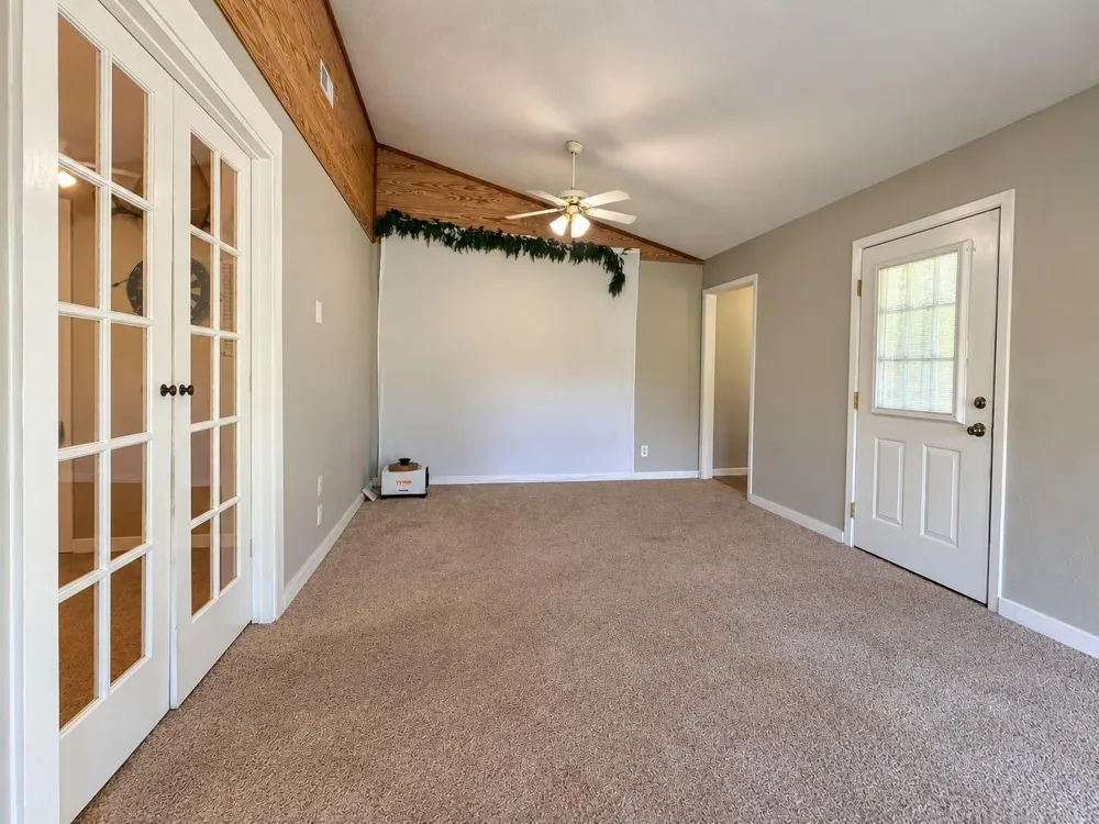 3881 Us Highway 75 Buffalo, TX 75831