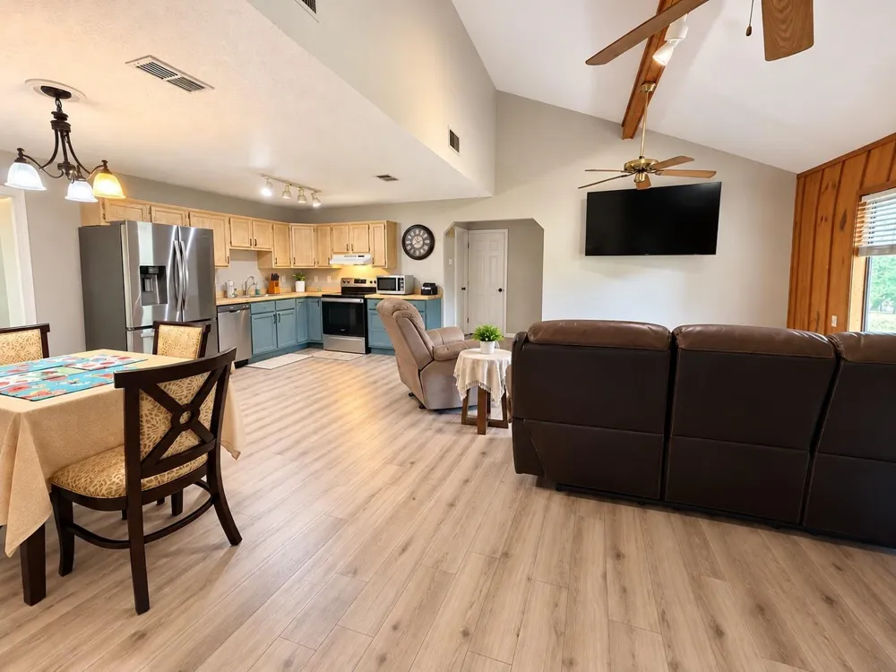 3881 Us Highway 75 Buffalo, TX 75831
