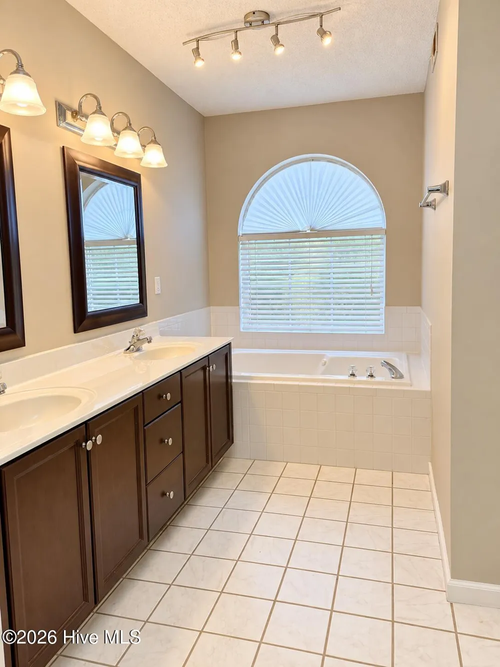 2712 Townes Drive Greenville, NC 27858