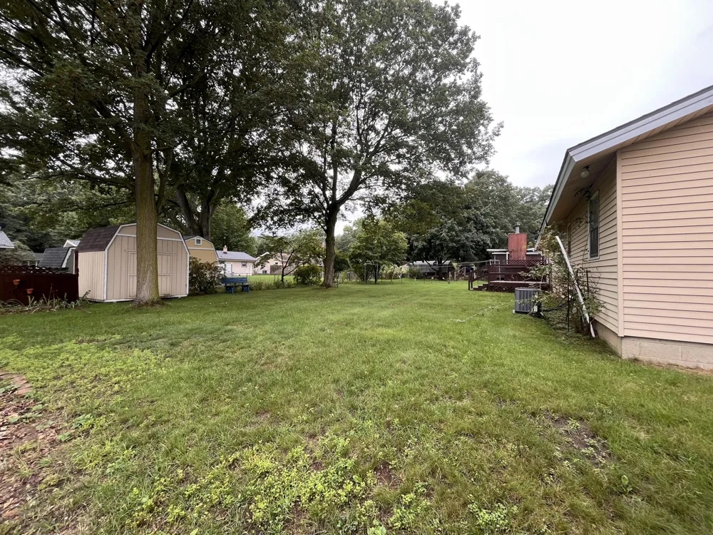 584 Pineview Drive Holland, MI 49424