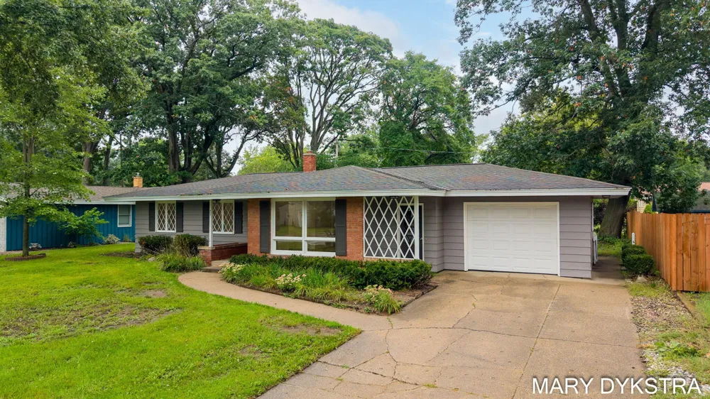 409 W Lakewood Boulevard Holland, MI 49424