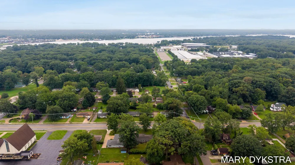 409 W Lakewood Boulevard Holland, MI 49424