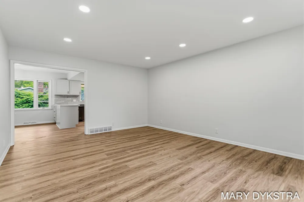 409 W Lakewood Boulevard Holland, MI 49424