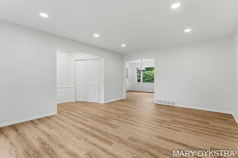 409 W Lakewood Boulevard Holland, MI 49424