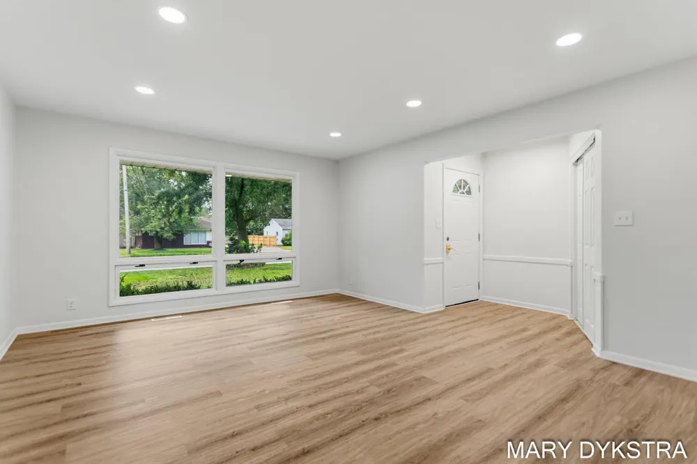 409 W Lakewood Boulevard Holland, MI 49424