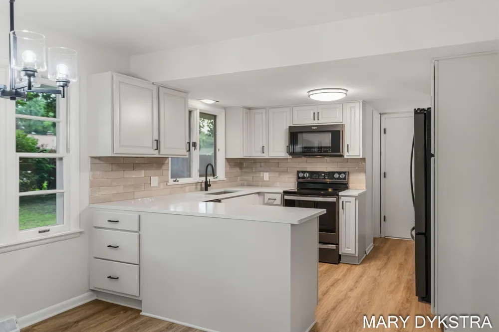 409 W Lakewood Boulevard Holland, MI 49424
