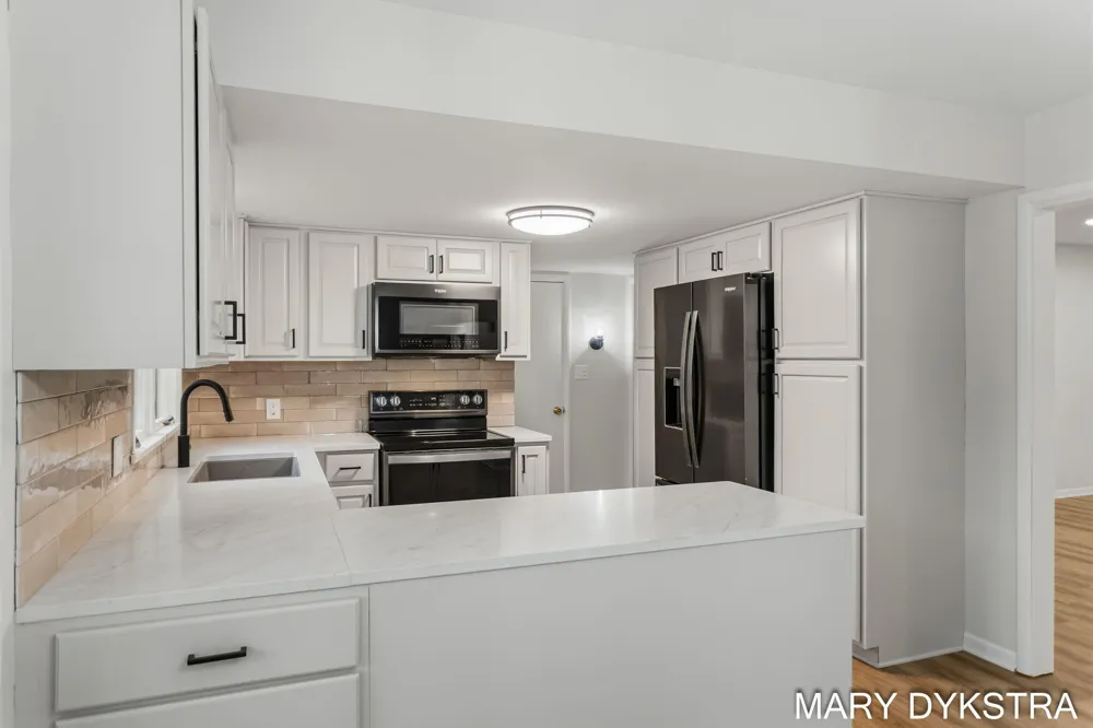 409 W Lakewood Boulevard Holland, MI 49424