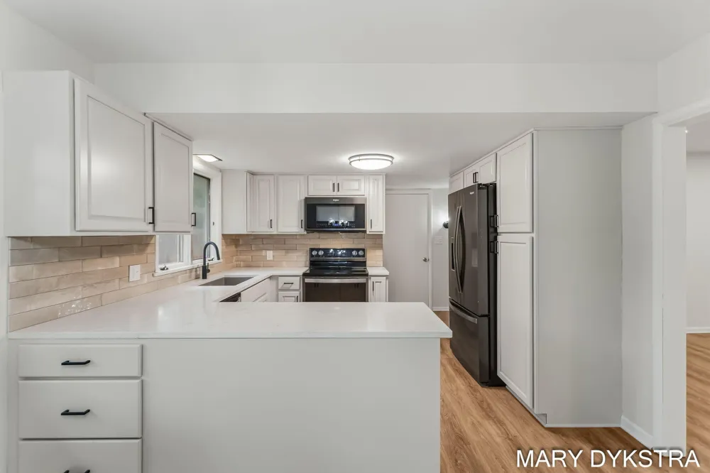 409 W Lakewood Boulevard Holland, MI 49424