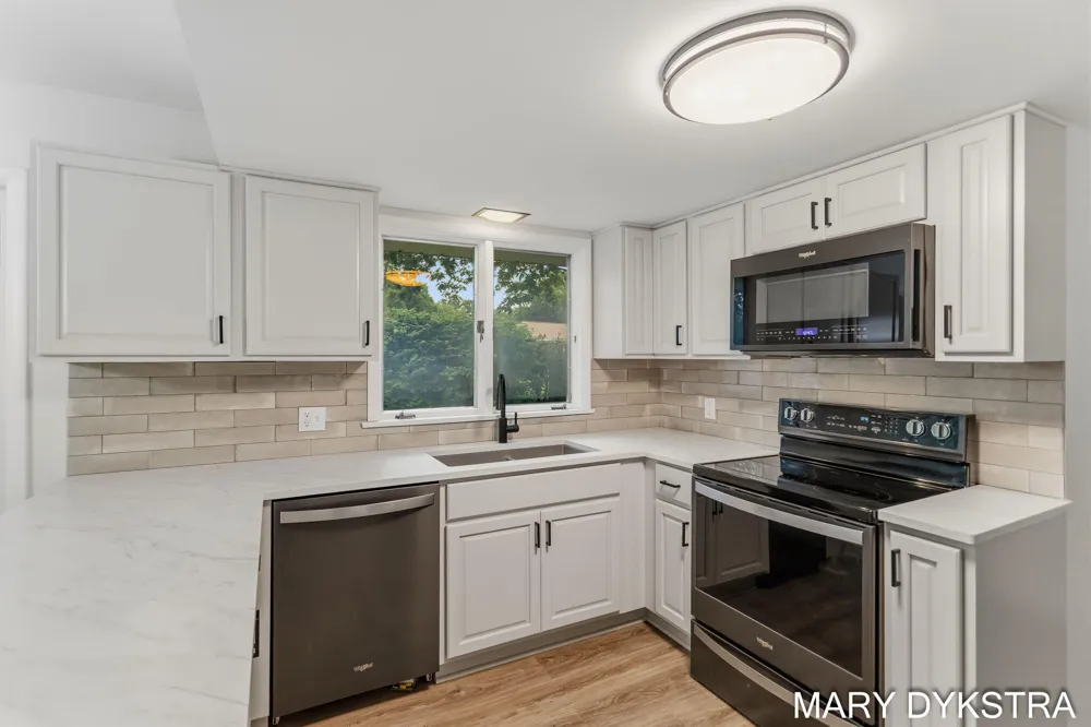 409 W Lakewood Boulevard Holland, MI 49424