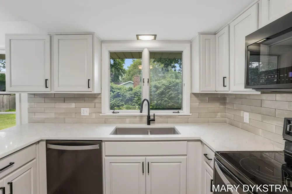 409 W Lakewood Boulevard Holland, MI 49424