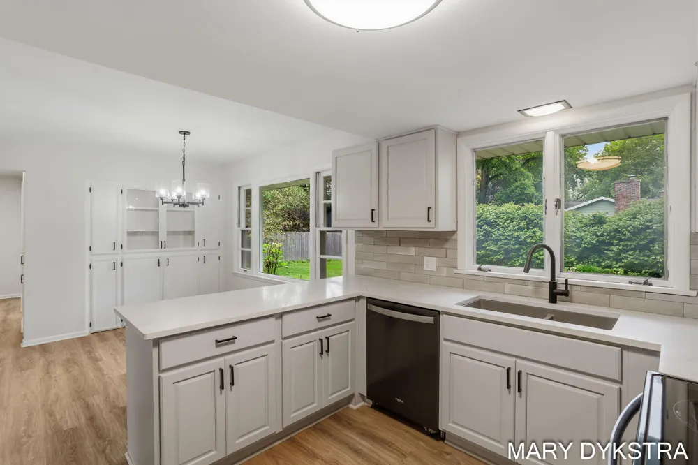 409 W Lakewood Boulevard Holland, MI 49424