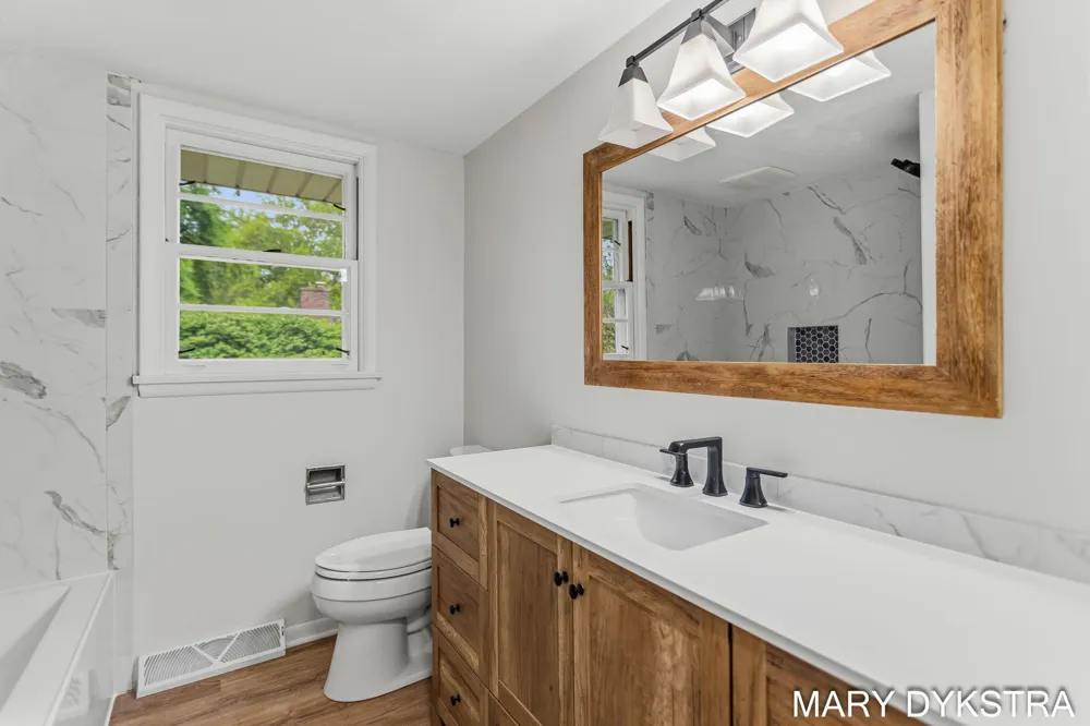 409 W Lakewood Boulevard Holland, MI 49424