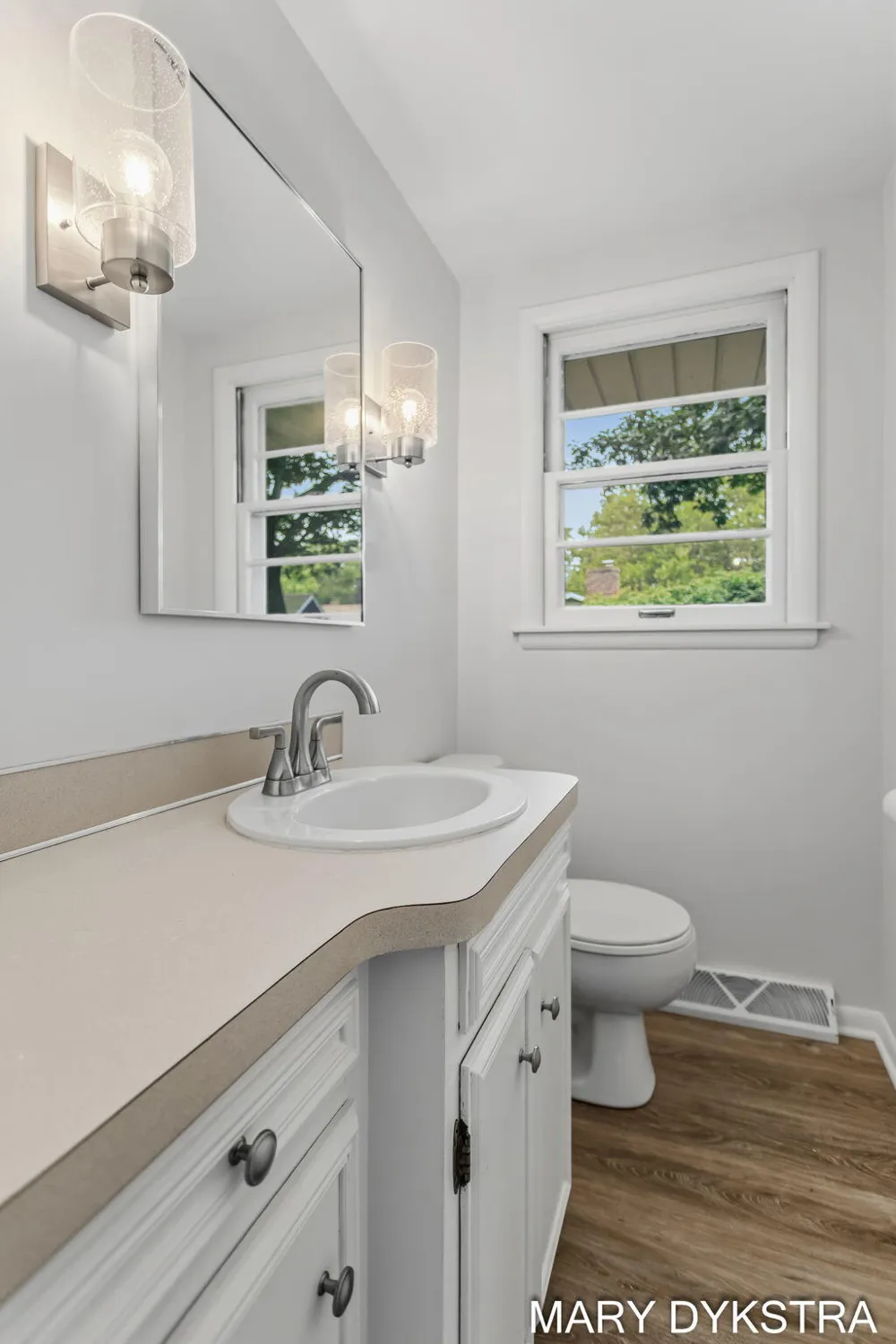 409 W Lakewood Boulevard Holland, MI 49424