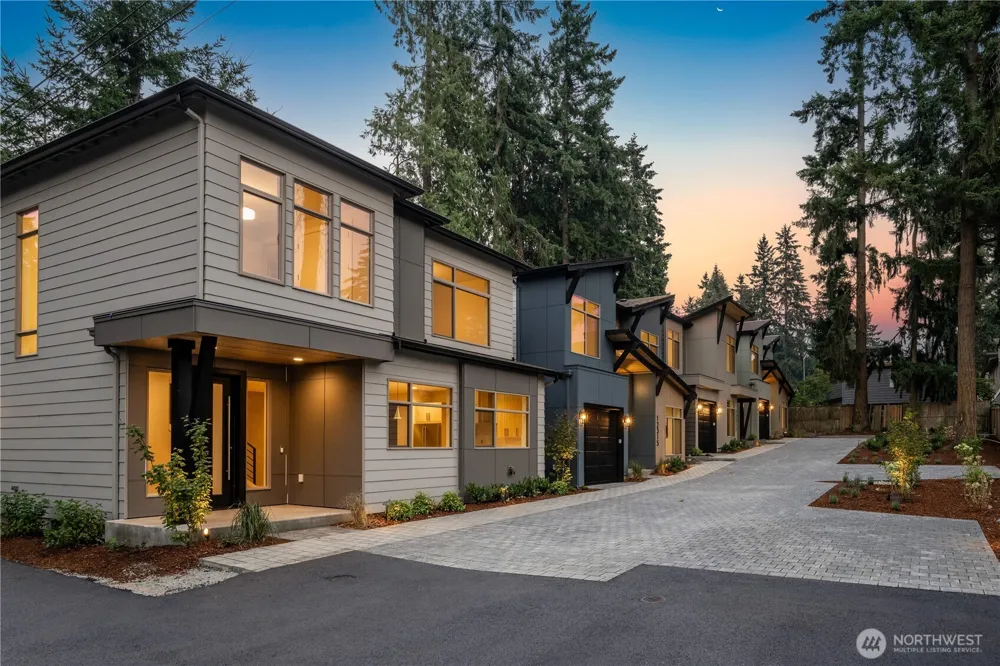 12319 NE 70th Lane Kirkland, WA 98033