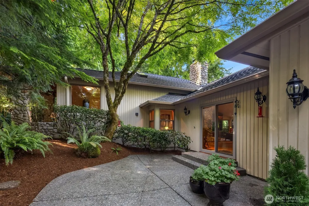 5902 172nd Place SE Bellevue, WA 98006