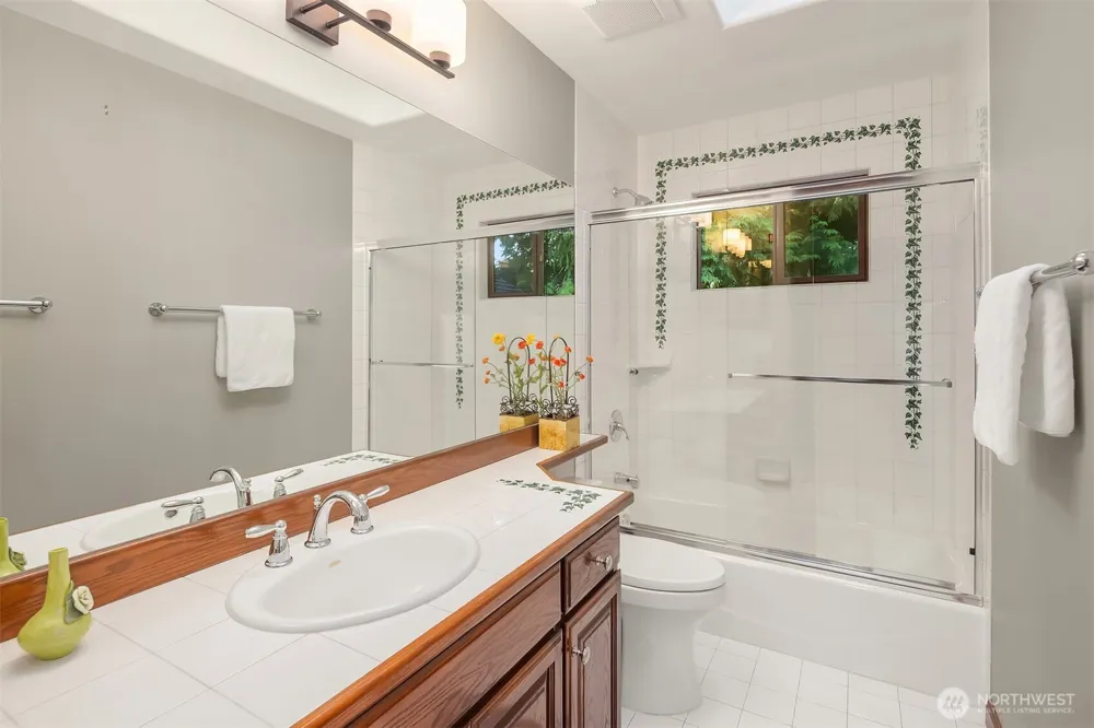 5902 172nd Place SE Bellevue, WA 98006