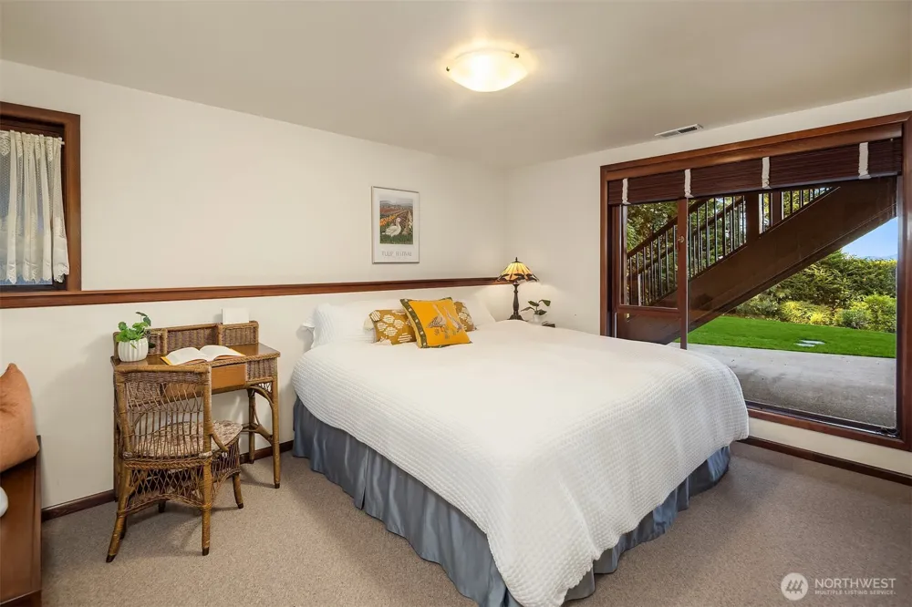 5902 172nd Place SE Bellevue, WA 98006