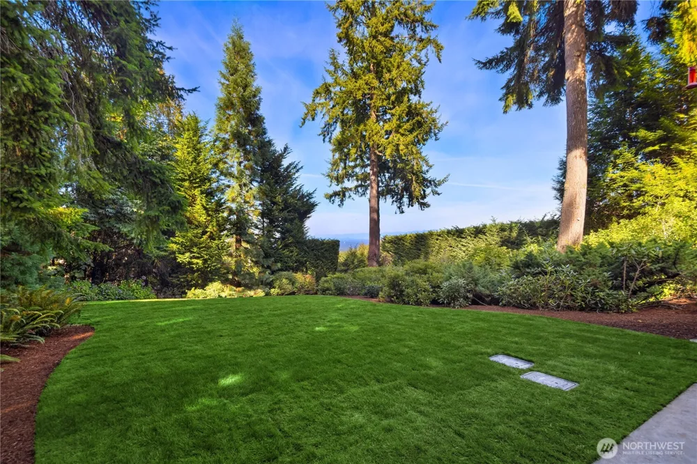 5902 172nd Place SE Bellevue, WA 98006