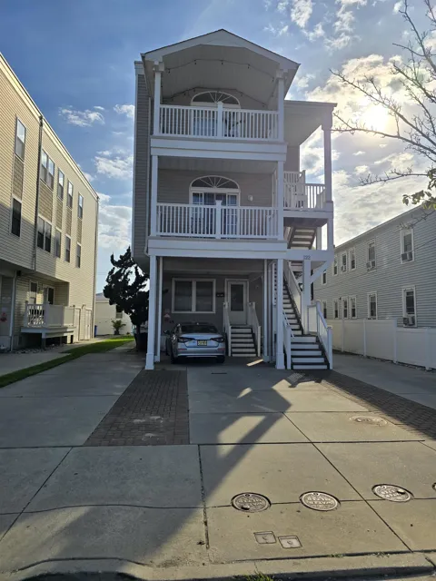 122 E Schellenger Avenue