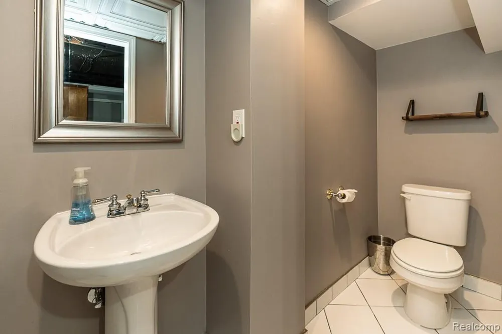 34114 Preston Drive Sterling Heights City, MI 48312