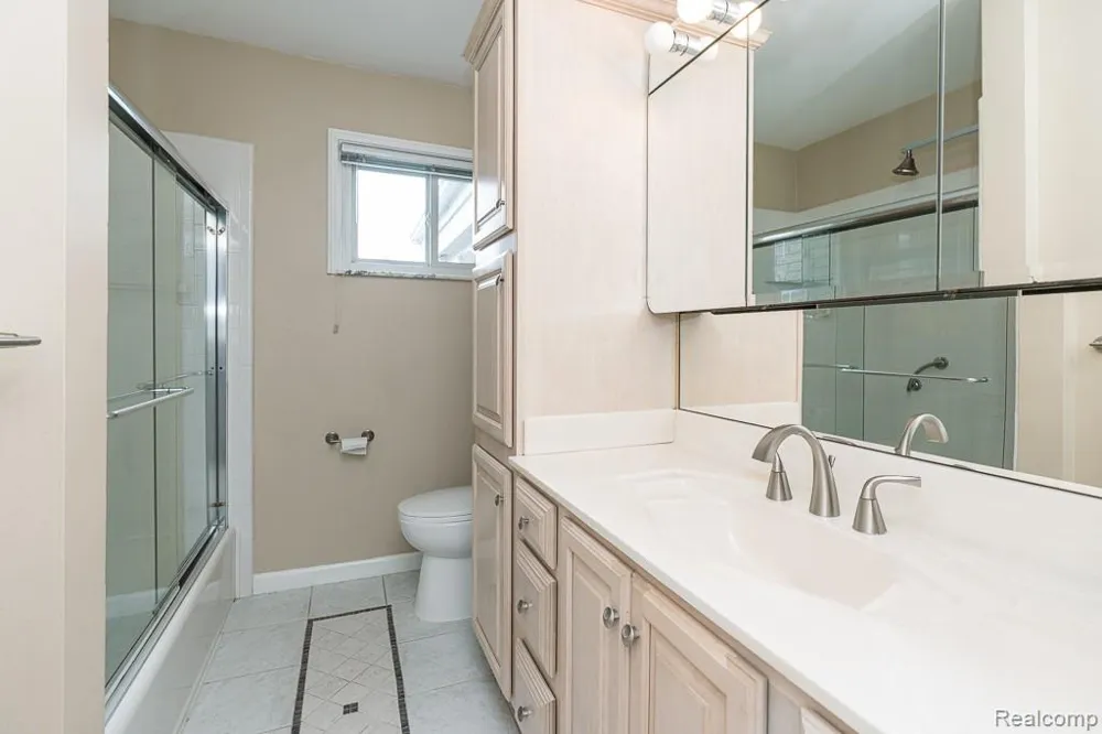 34114 Preston Drive Sterling Heights City, MI 48312