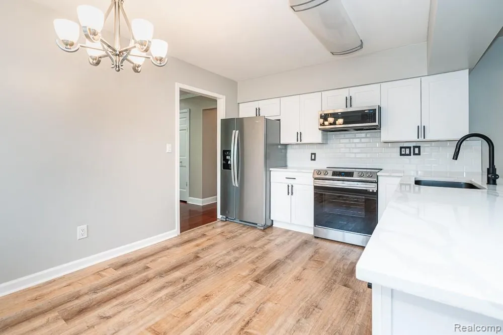 34114 Preston Drive Sterling Heights City, MI 48312