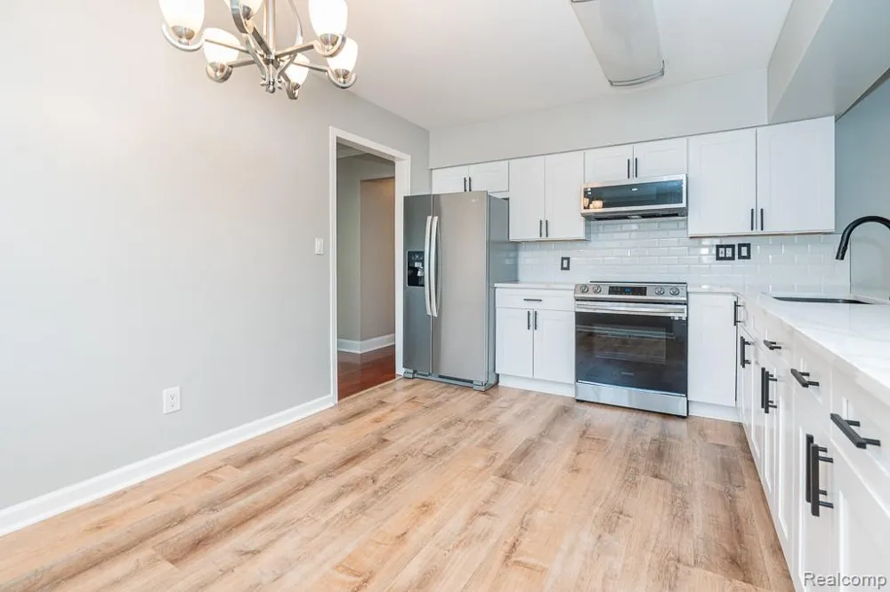34114 Preston Drive Sterling Heights City, MI 48312