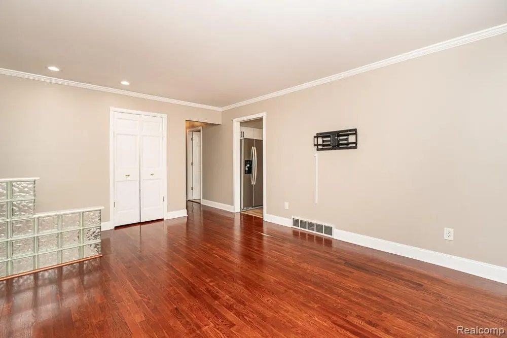 34114 Preston Drive Sterling Heights City, MI 48312