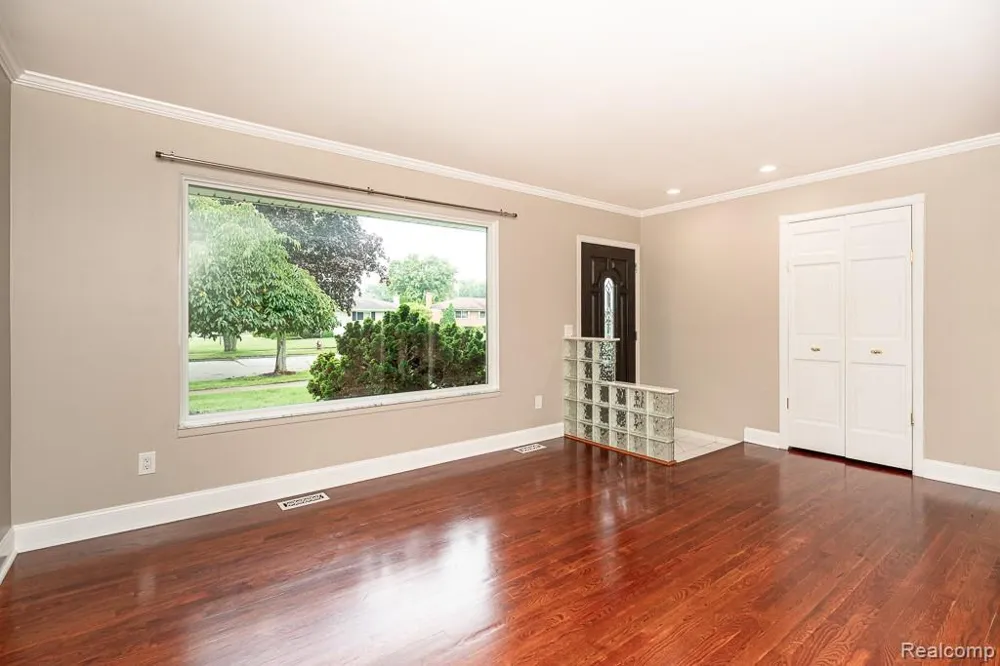 34114 Preston Drive Sterling Heights City, MI 48312