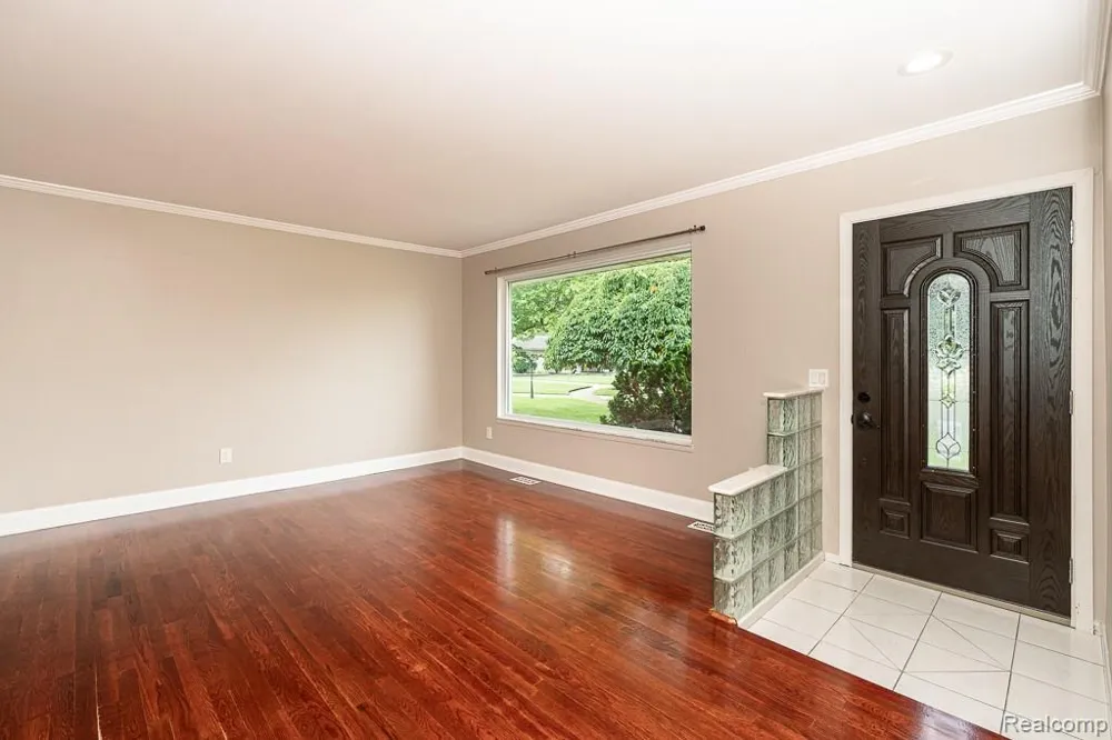 34114 Preston Drive Sterling Heights City, MI 48312