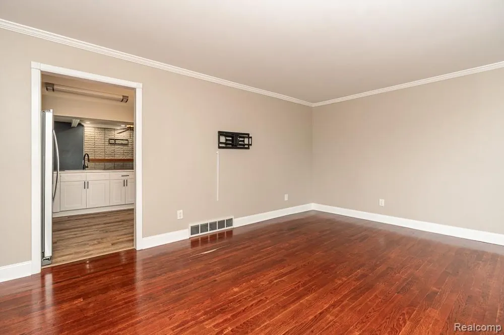 34114 Preston Drive Sterling Heights City, MI 48312