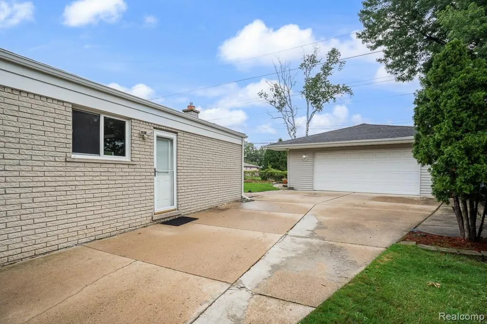 34114 Preston Drive Sterling Heights City, MI 48312