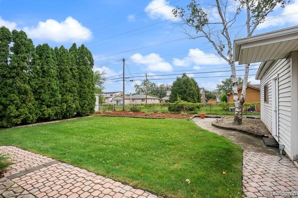 34114 Preston Drive Sterling Heights City, MI 48312