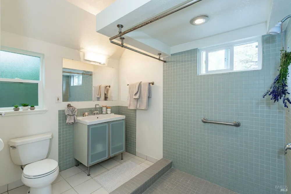 1901 Hwy 116 S Sebastopol, CA 95472