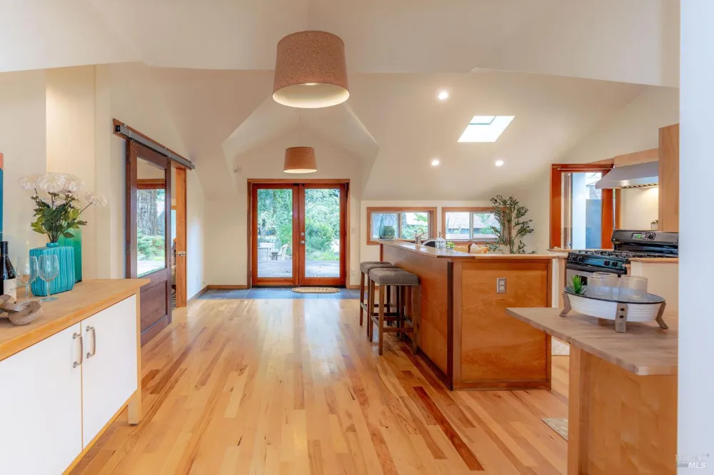 1901 Hwy 116 S Sebastopol, CA 95472