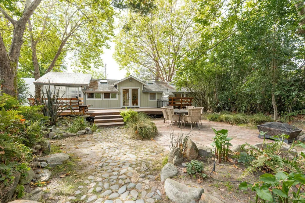 1901 Hwy 116 S Sebastopol, CA 95472