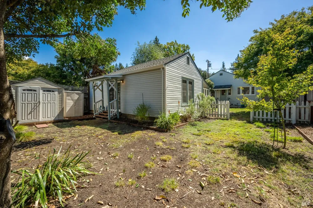 1515 Fair Oaks Court Santa Rosa, CA 95404