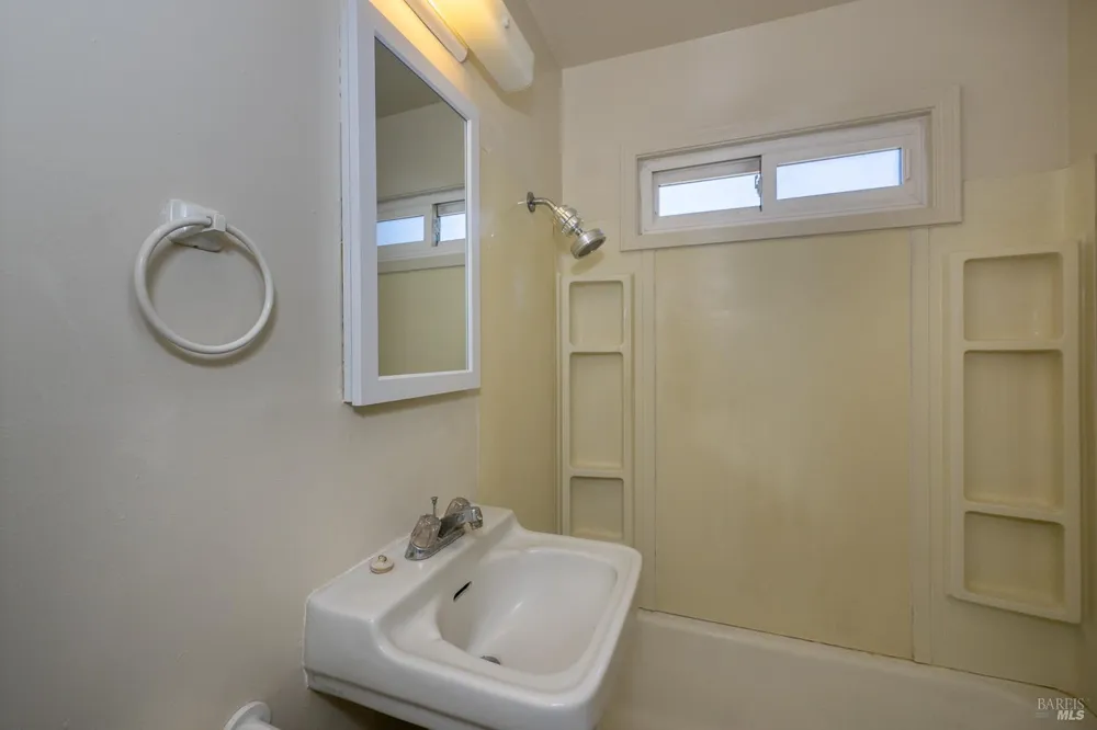 1515 Fair Oaks Court Santa Rosa, CA 95404