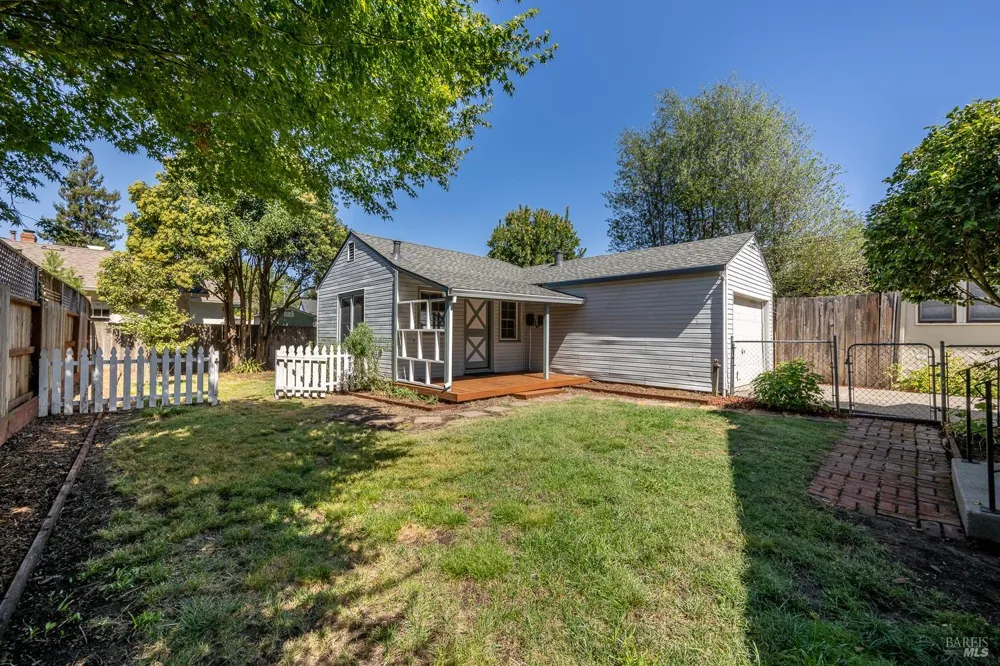1515 Fair Oaks Court Santa Rosa, CA 95404
