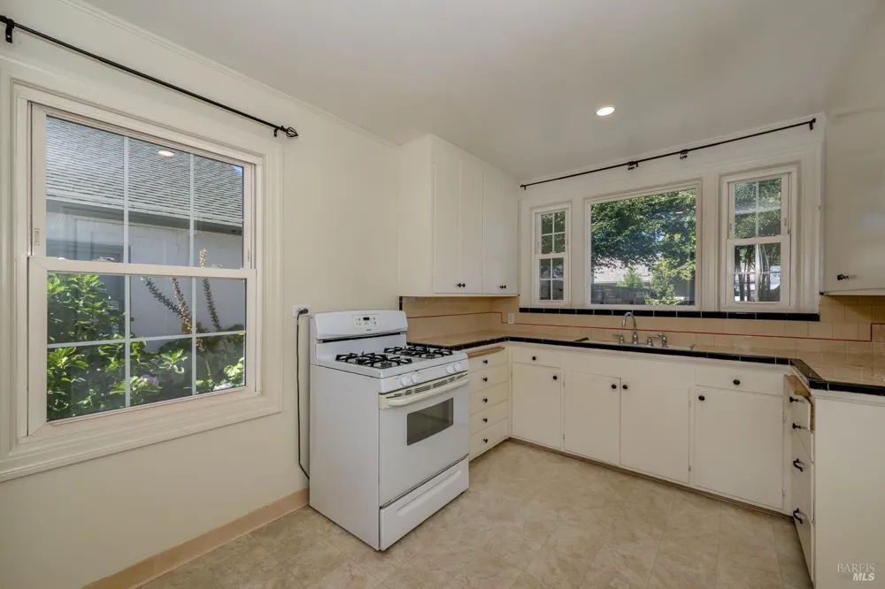 1515 Fair Oaks Court Santa Rosa, CA 95404